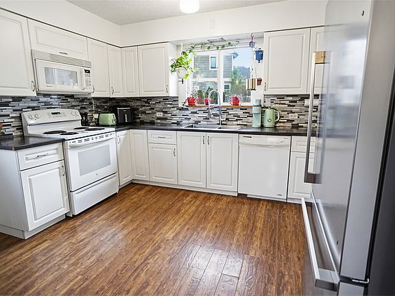 3rd image of 2811 Bank Rd