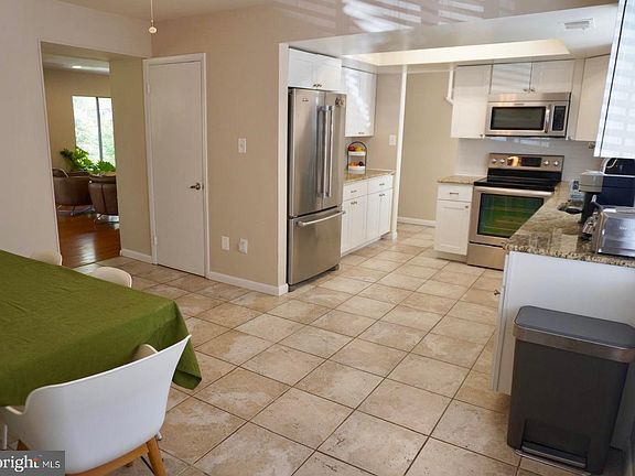 5th image of 1434 Yellowwood Ct