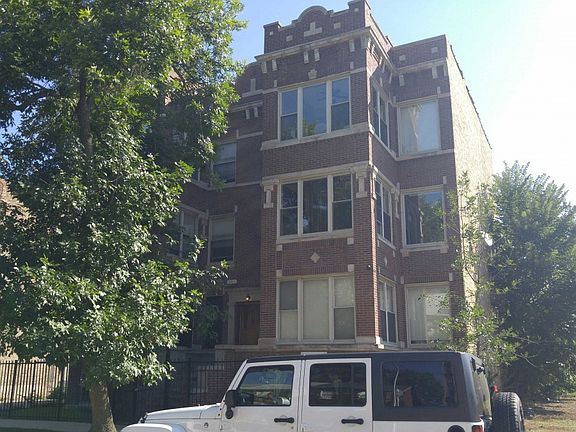 3rd image of 5711 S Calumet Ave APT 2