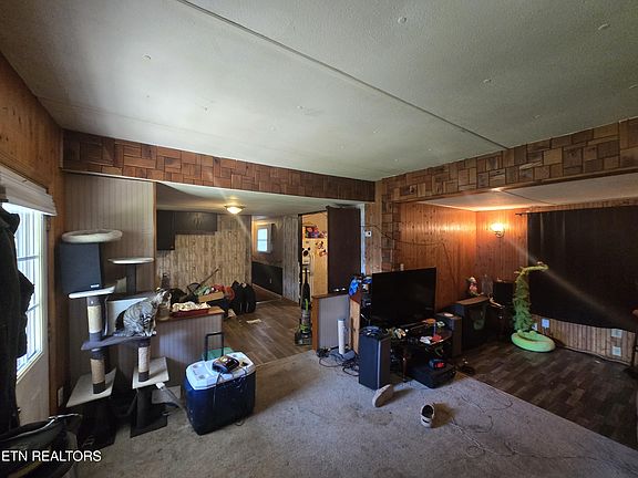 2nd image of 715 W Hemlock St