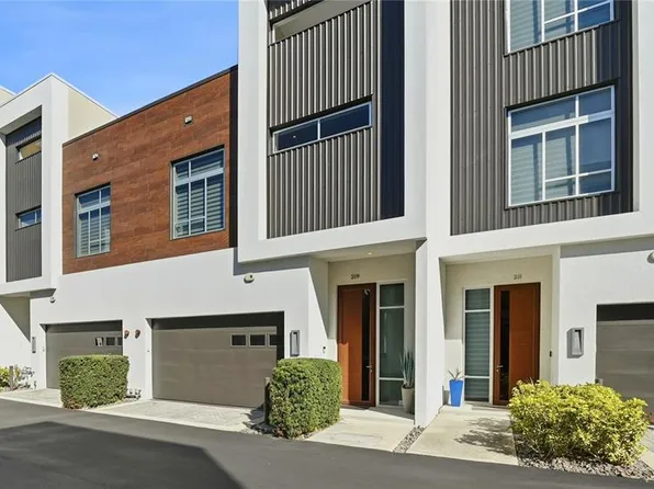 209 Cosmopolitan Ct, Sarasota, FL 34236