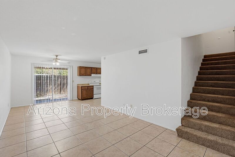 1st image of 238 E Vine Cir