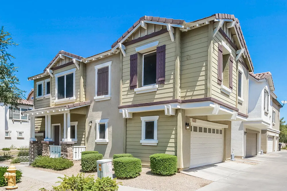 3 bed, 2.0 bath, 1228 sqft, $1,985 — Photo 4