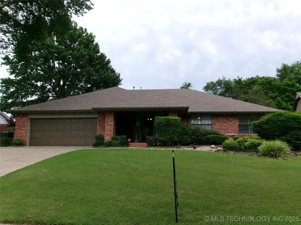 306 Phoenix Village Rd, Muskogee, OK 74403