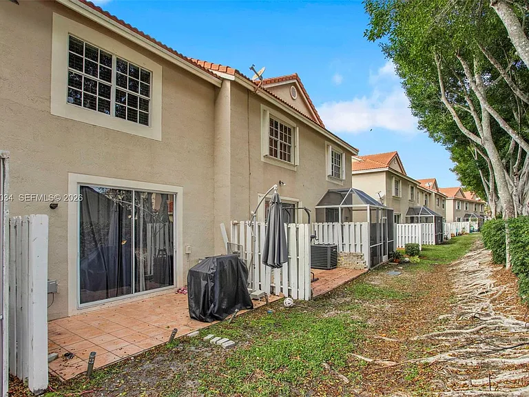 850 Sorrento Dr — Photo 22