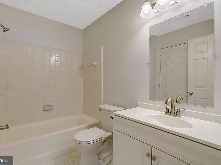 12106 Green Leaf Ct #102 — Photo 10