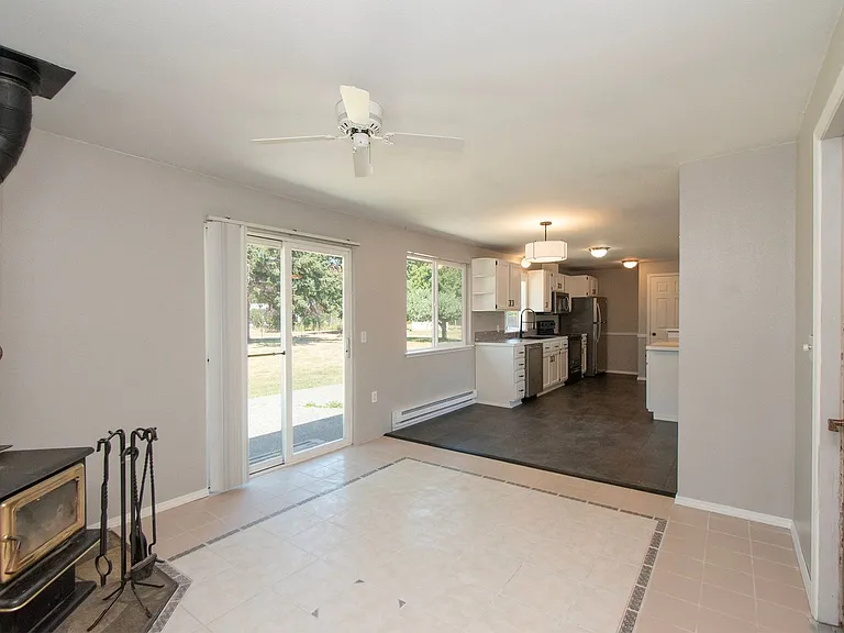 100 W Robert Pl — Photo 19