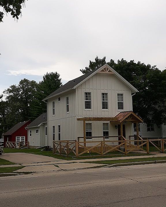 2nd image of 313 E Main St