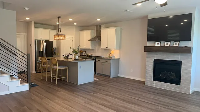 800 Bandera Ct