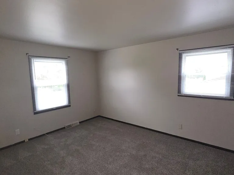 7538 S 75th St — Photo 11