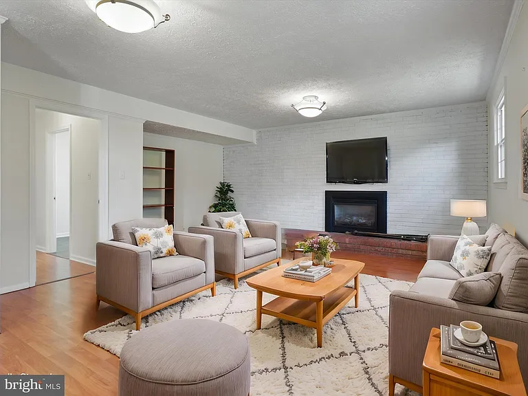 5200 Holden St — Photo 32