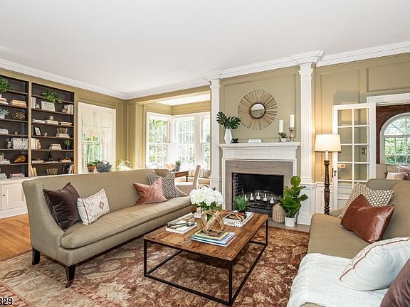 2nd image of 385 Woodland Pl