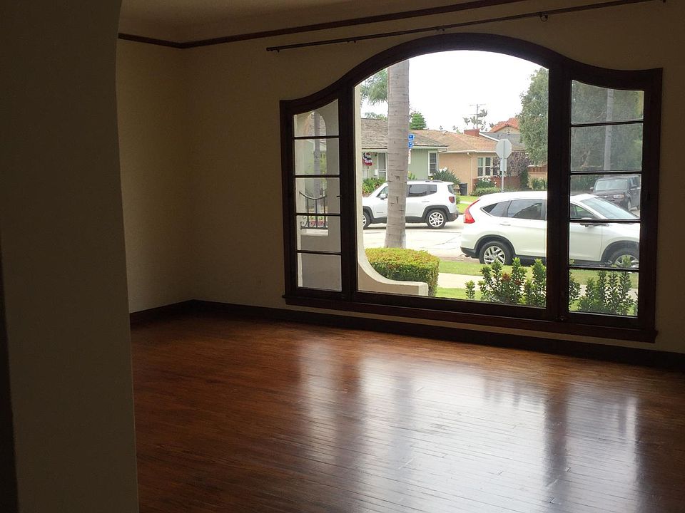 Living room coved ceilings