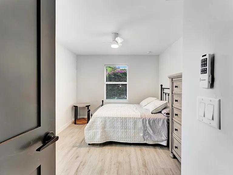 320 NW 3rd Ave — Photo 6