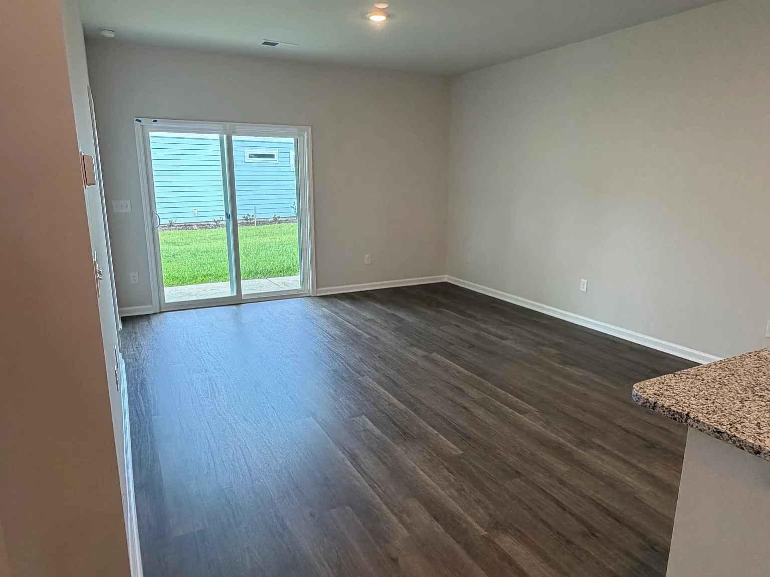 3 bed, 1167 sqft, $2,100 — Photo 4