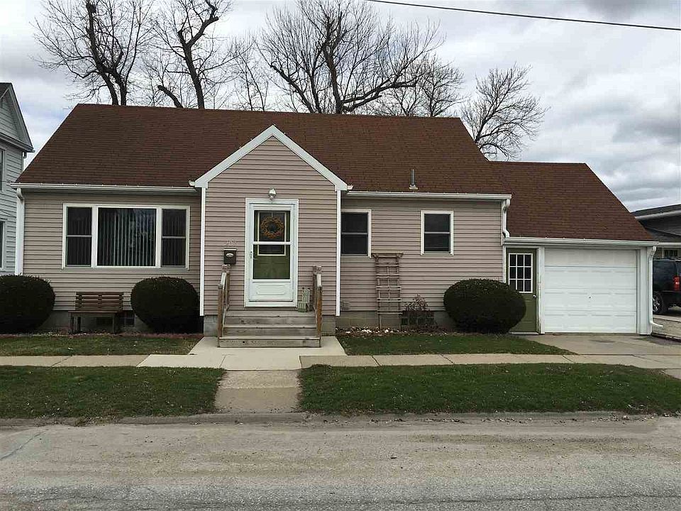 1st image of 207 Commercial St