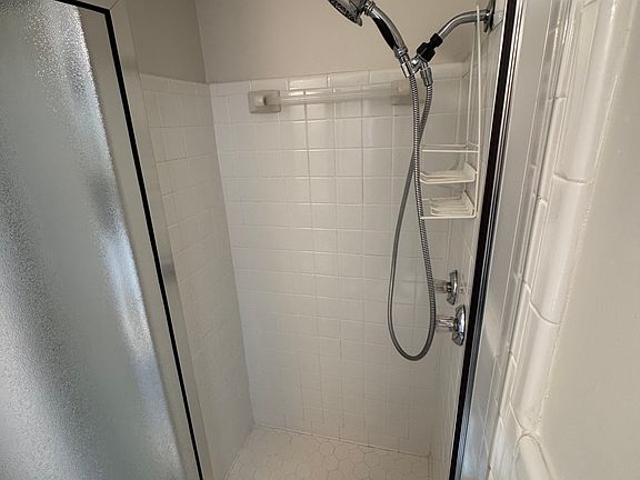 4th image of 3326 Fox Chase Dr