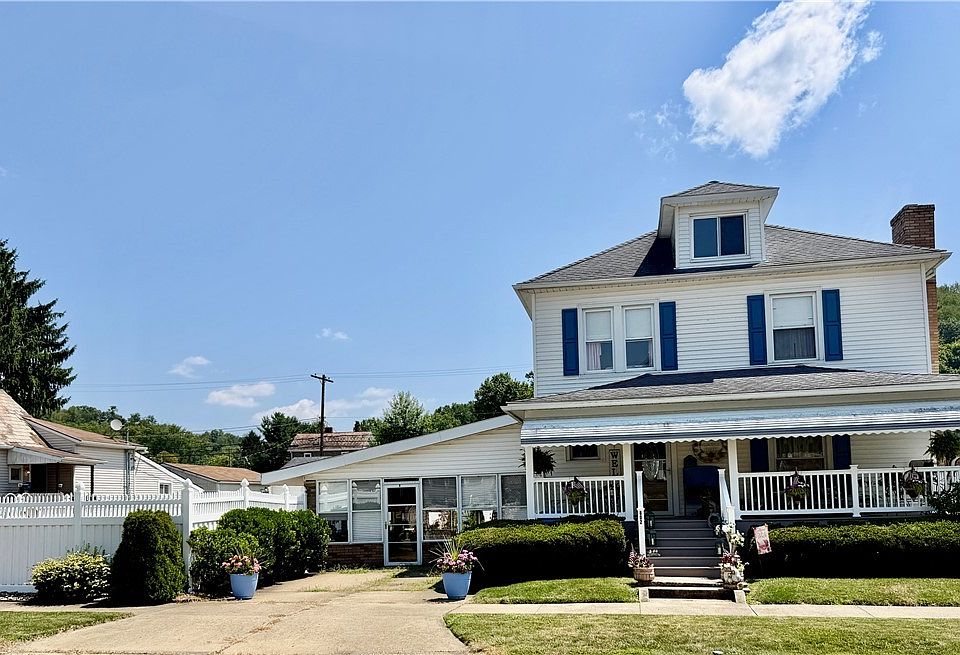 1st image of 802 N 2nd St
