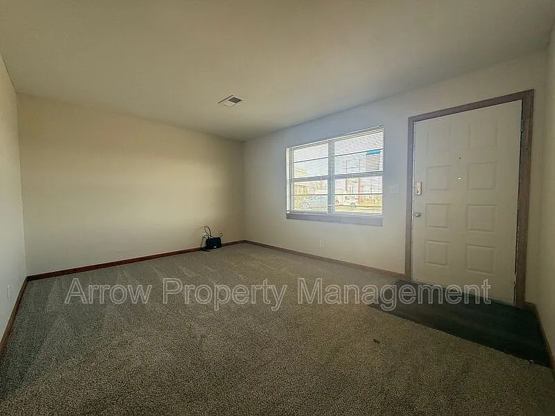 2 bed, 1.0 bath, $895 — Photo 4