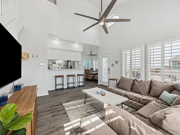 4th image of 530 Dolphin Ln