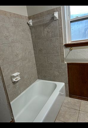 4th image of 11601 N Ross Ave