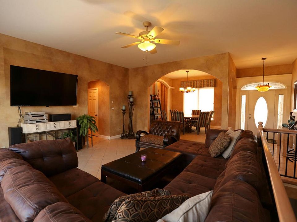 jaguar living dining entry