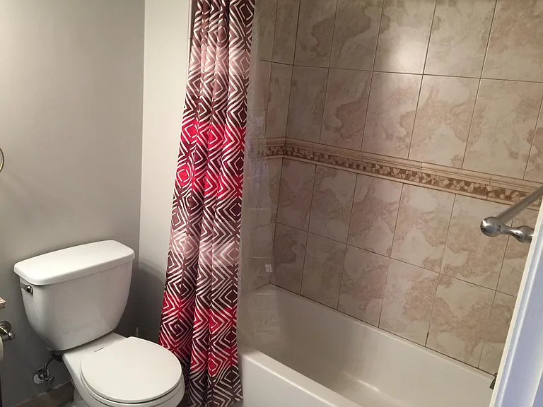Full bathroom on 2nd floor