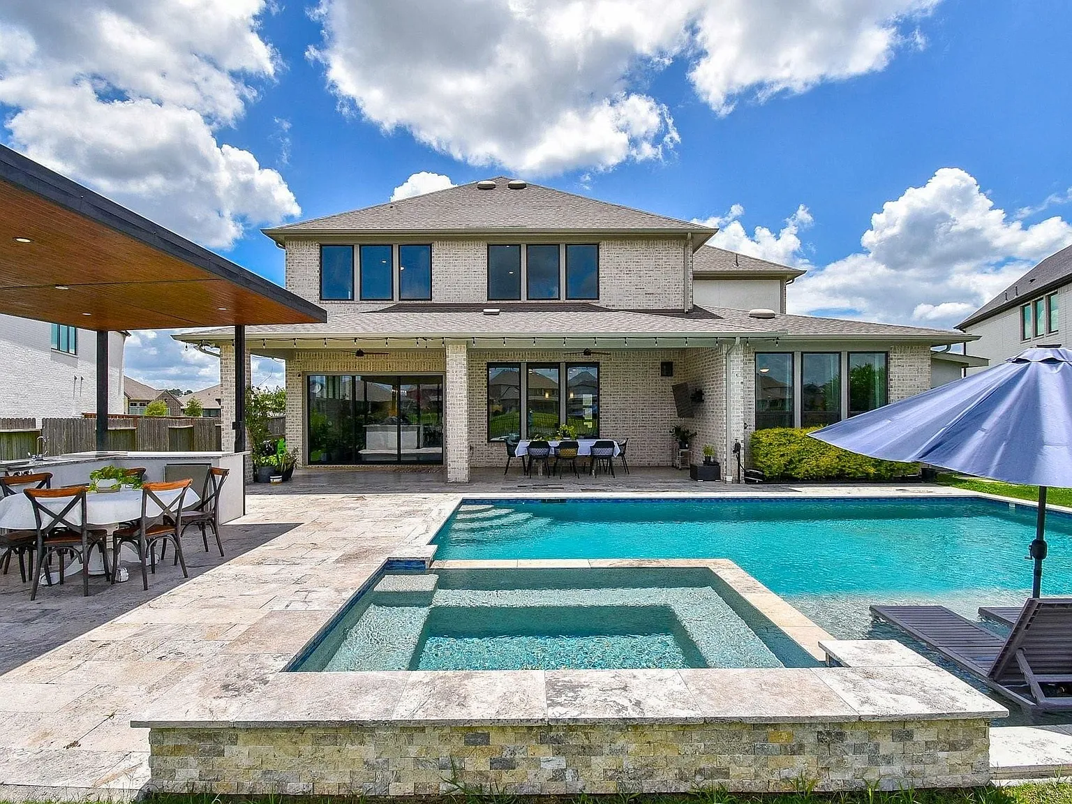 5 bed, 4.5 bath, 4579 sqft, $6,700 — Photo 3