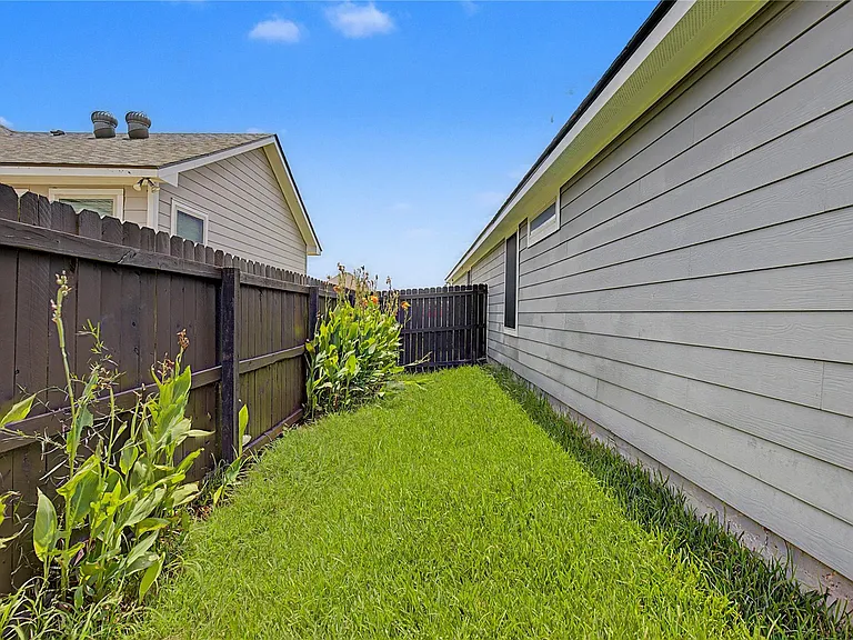 2134 Markley Dr — Photo 25