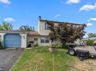 27 Friendly Ln, Levittown, PA 19055