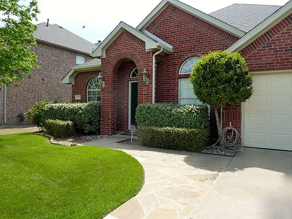 3rd image of 3501 Viburnum Dr
