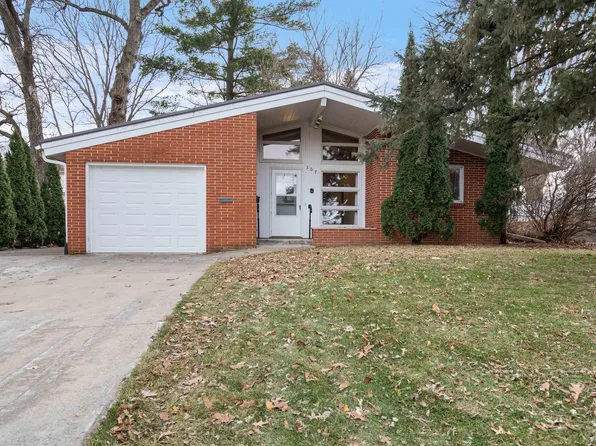 307 5th St, Traer, IA 50675