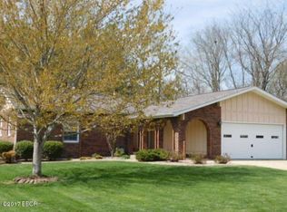 317 Circle Dr, Salem, IL 62881