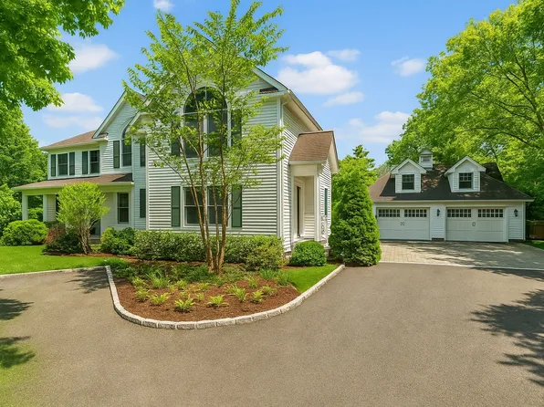https://photos.zillowstatic.com/fp/3dd057b442a5482f632fe53cae882d1a-p_e.webp