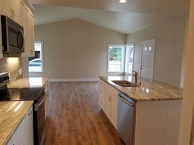 3 bed, 2.5 bath, 1700 sqft, $2,550 — Photo 3
