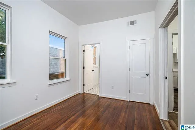 2116 Clarendon Ave — Photo 12