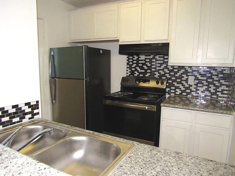 Capewood Apartments — Photo 37