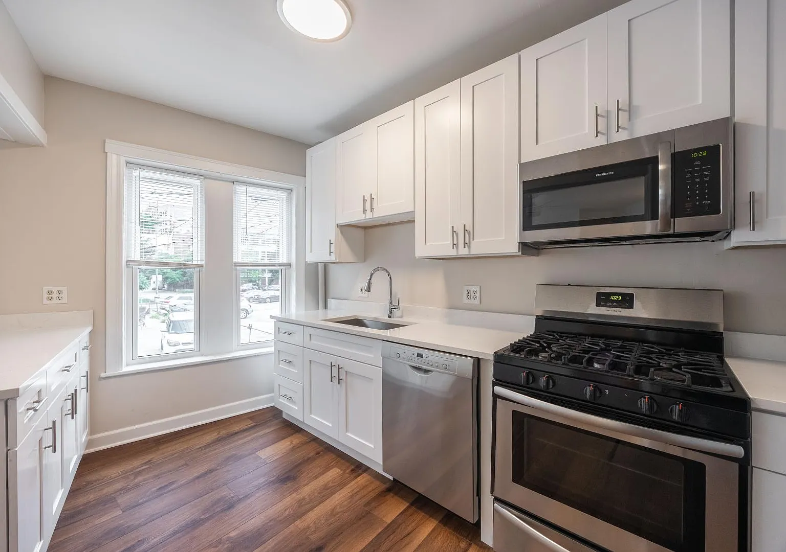 1227 West Jarvis Avenue #1 — Photo 2