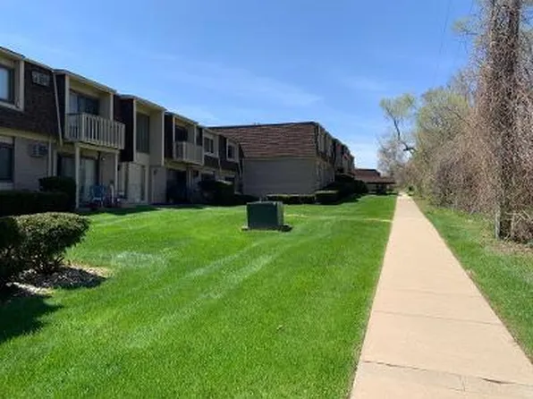 7010 Villa Dr APT 8, Waterford, MI 48327