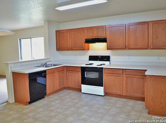 4th image of 9818 Acadian Dr