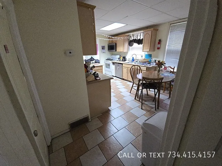 609 E Ann St — Photo 10