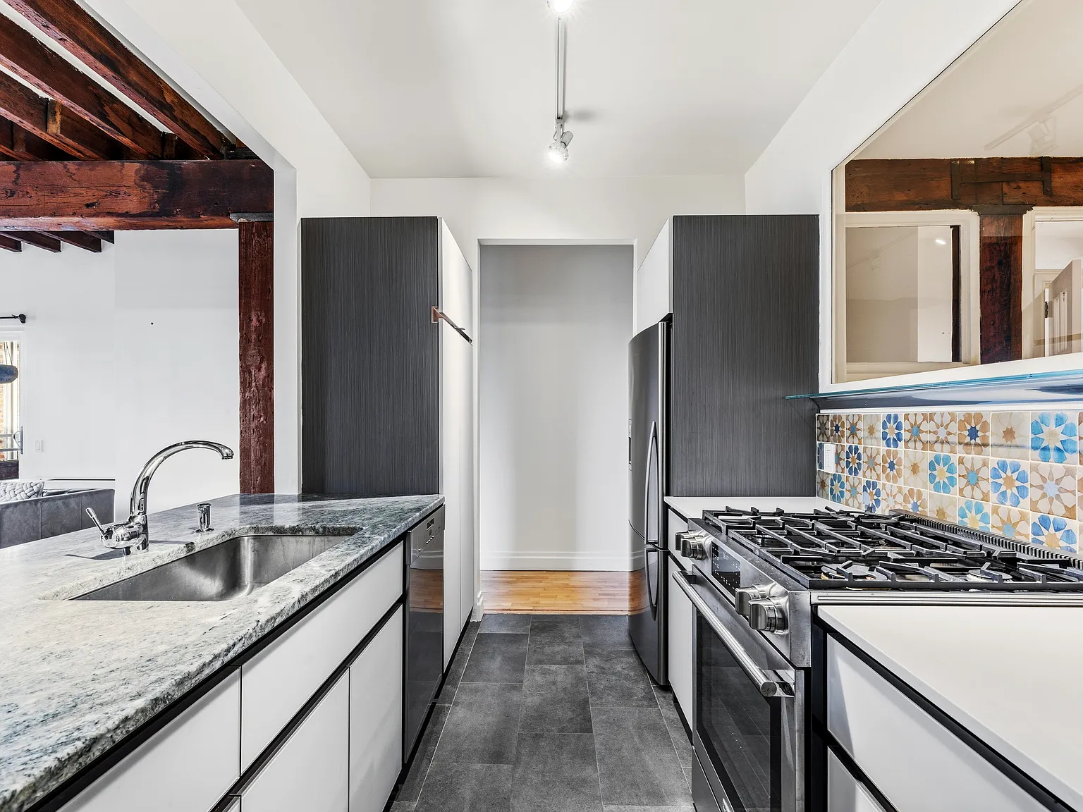 35 Bethune Street — Photo 3