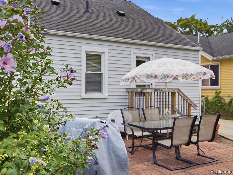 475 E Marshall St, photo 30
