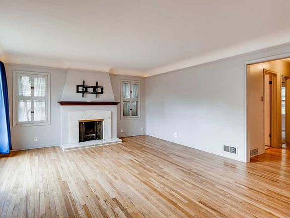 3rd image of 1237 E Logan Ave