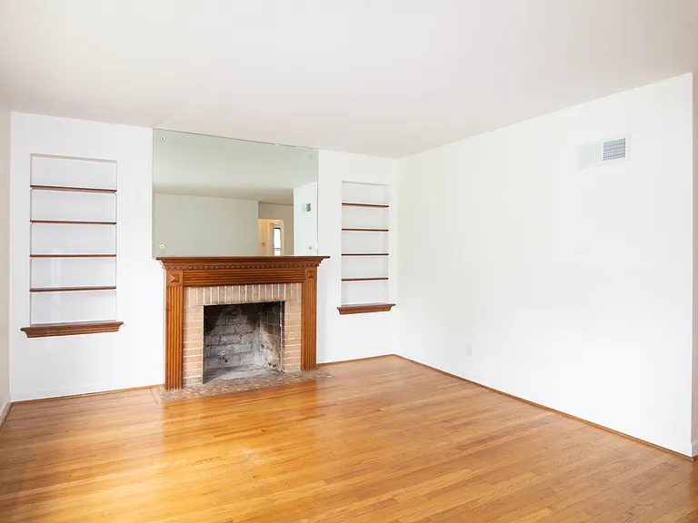 340 Calvert Ave — Photo 3