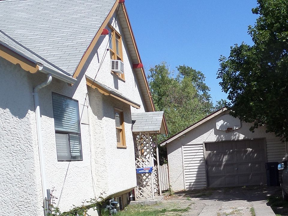 driveway/garage