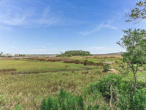 2nd image of 4755 Marsh Hammock Dr E