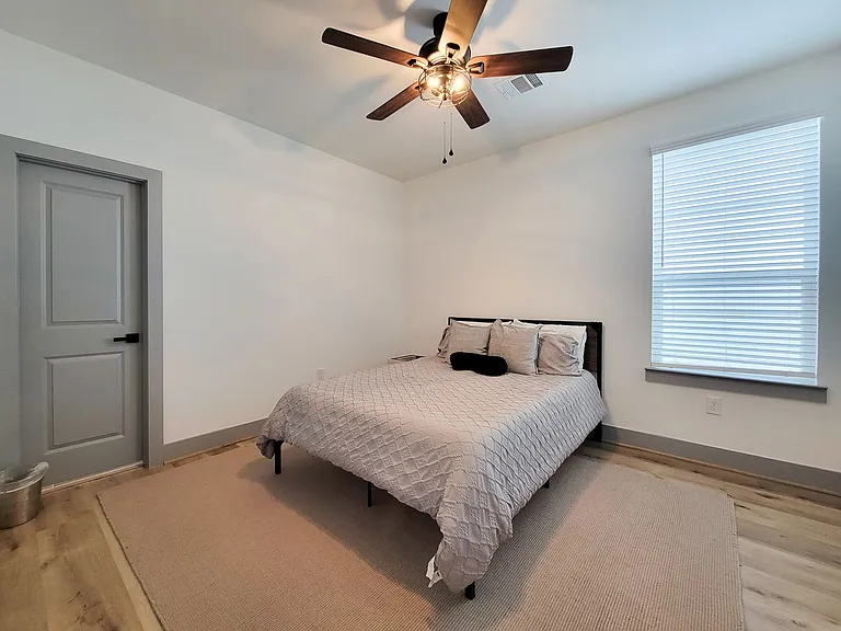 6520 Couch St — Photo 24
