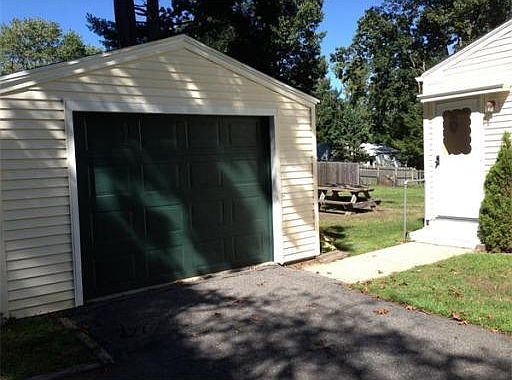 2nd image of 40 Stony Brook Rd