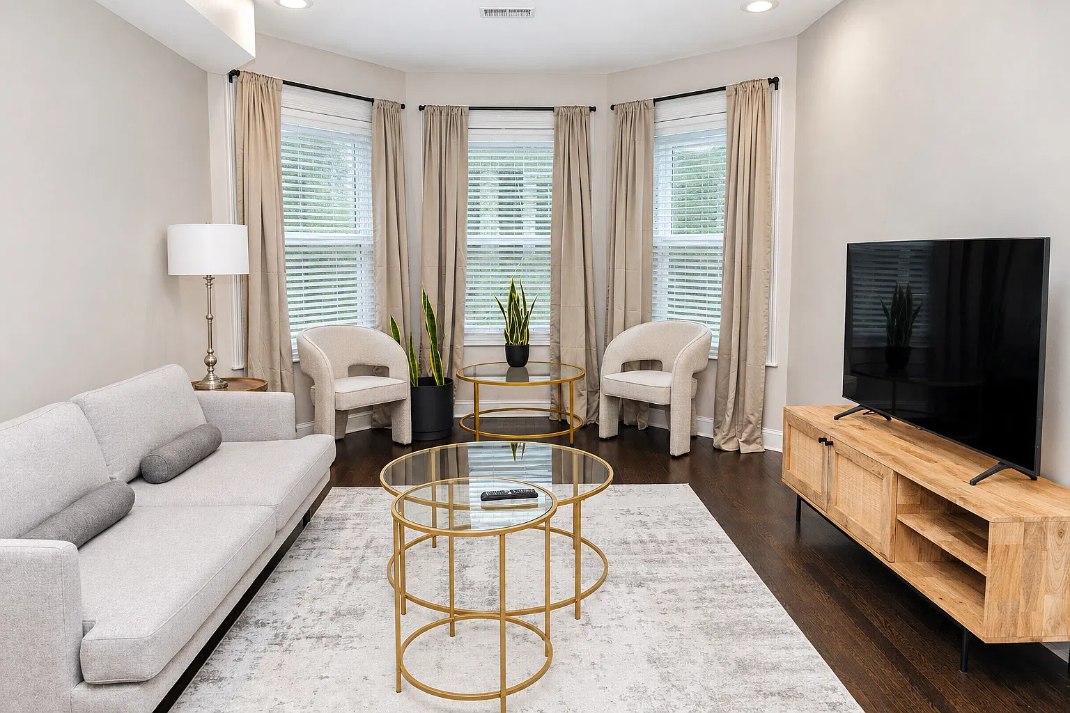 3 bed, 1394 sqft, $3,500 — Photo 1